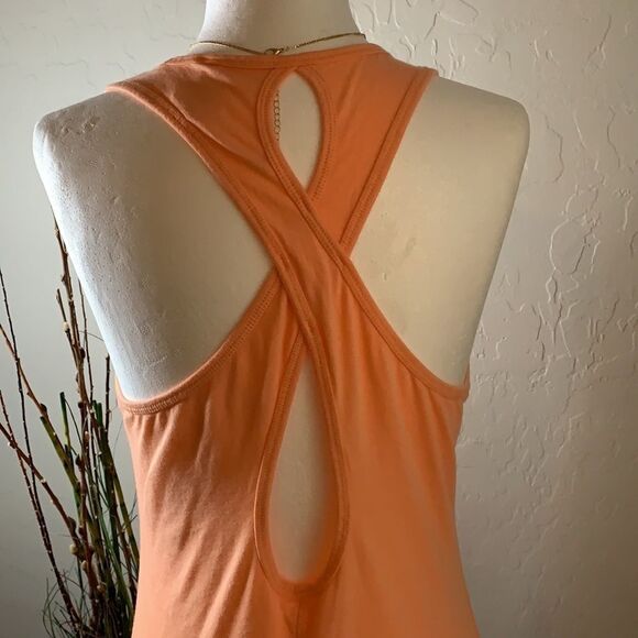 CALIA by Carrie Underwood Sleeveless long T-shirt cris crosses in back medium - Picture 3 of 7